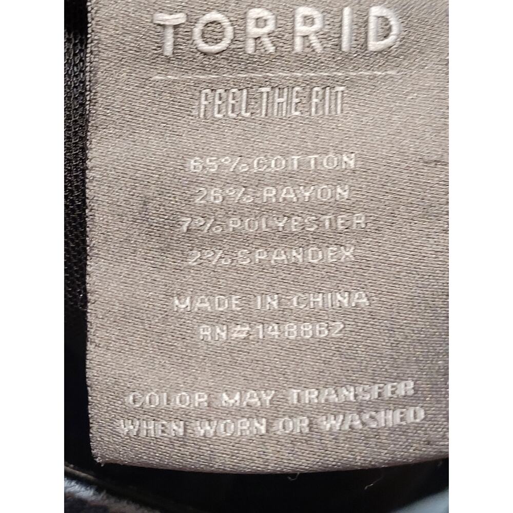 Torrid Womens High-Rise Stretch Denim Shorts Size 18 Dark Blue Wash EUC - Picture 7 of 9